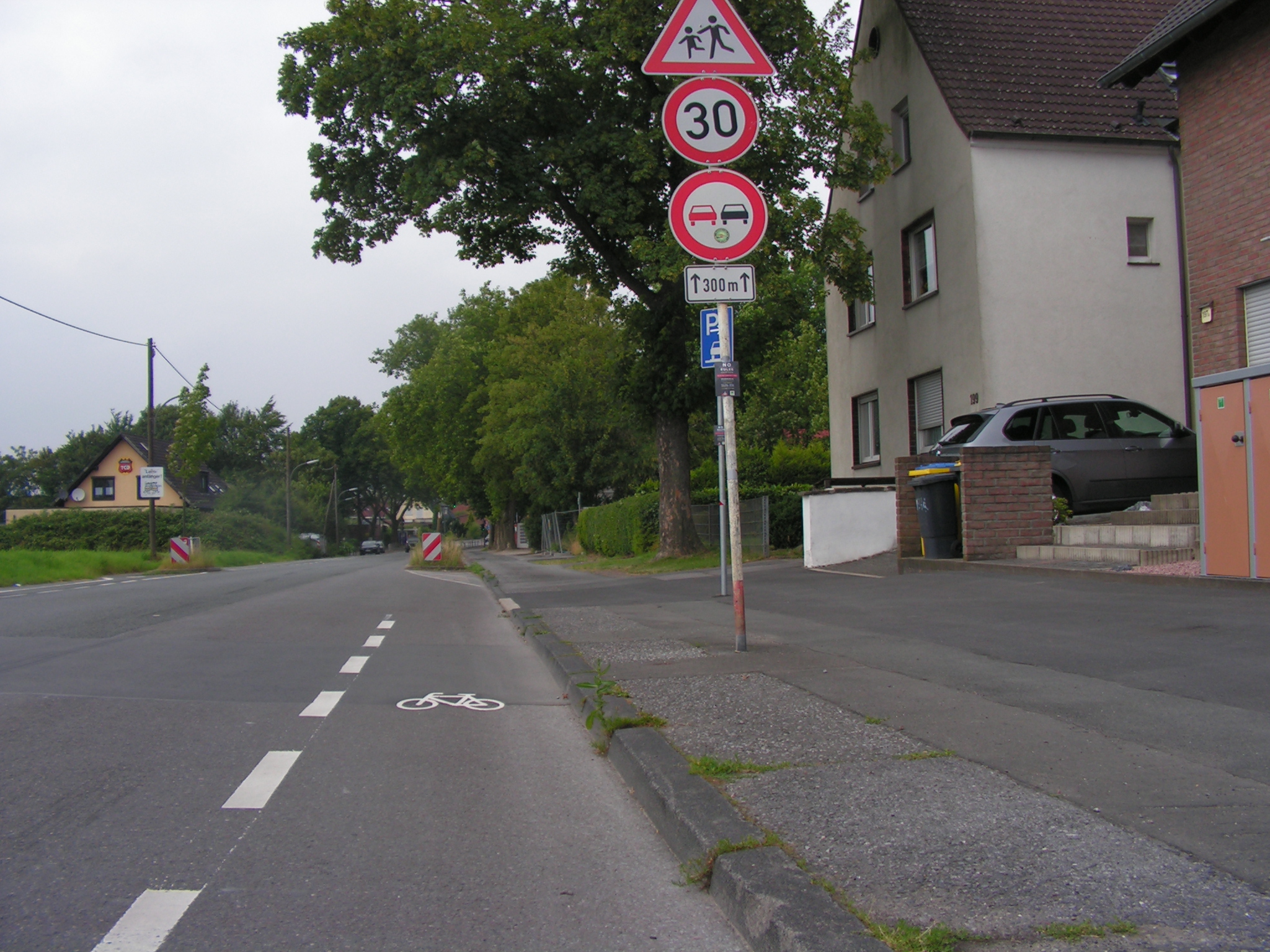 Deusener Straße: Das geht besser. (Foto: Peter Maier) 
